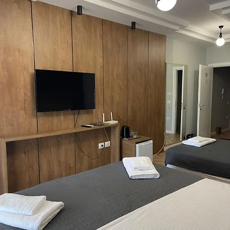 호텔 Your 티라나